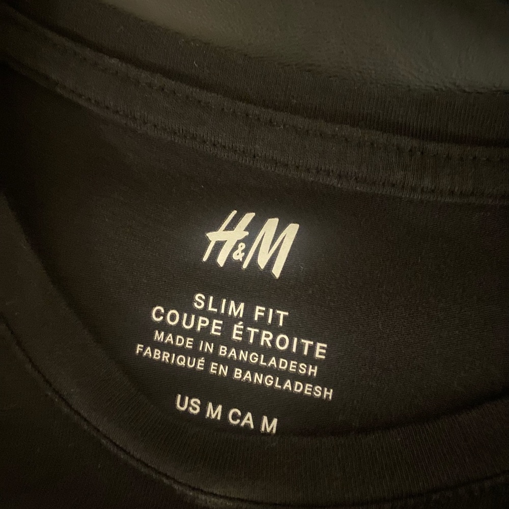 Men’s Small H&M Slim Fit Tee.